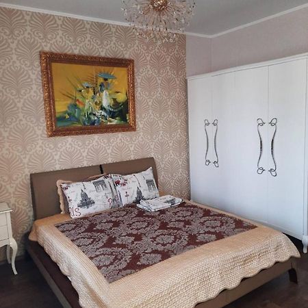 Home Odessa Rom bilde